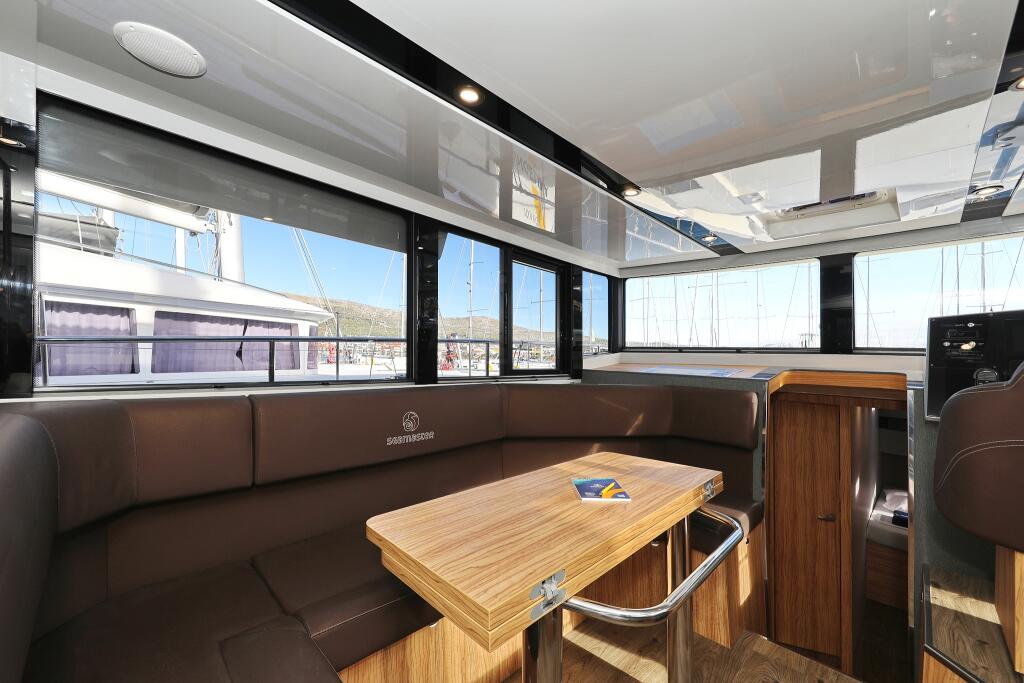 Motor yacht 