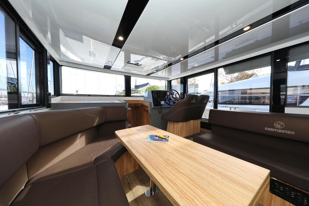 Motor yacht 
