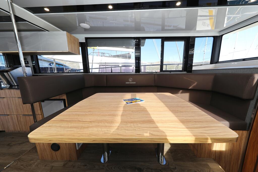 Motor yacht 