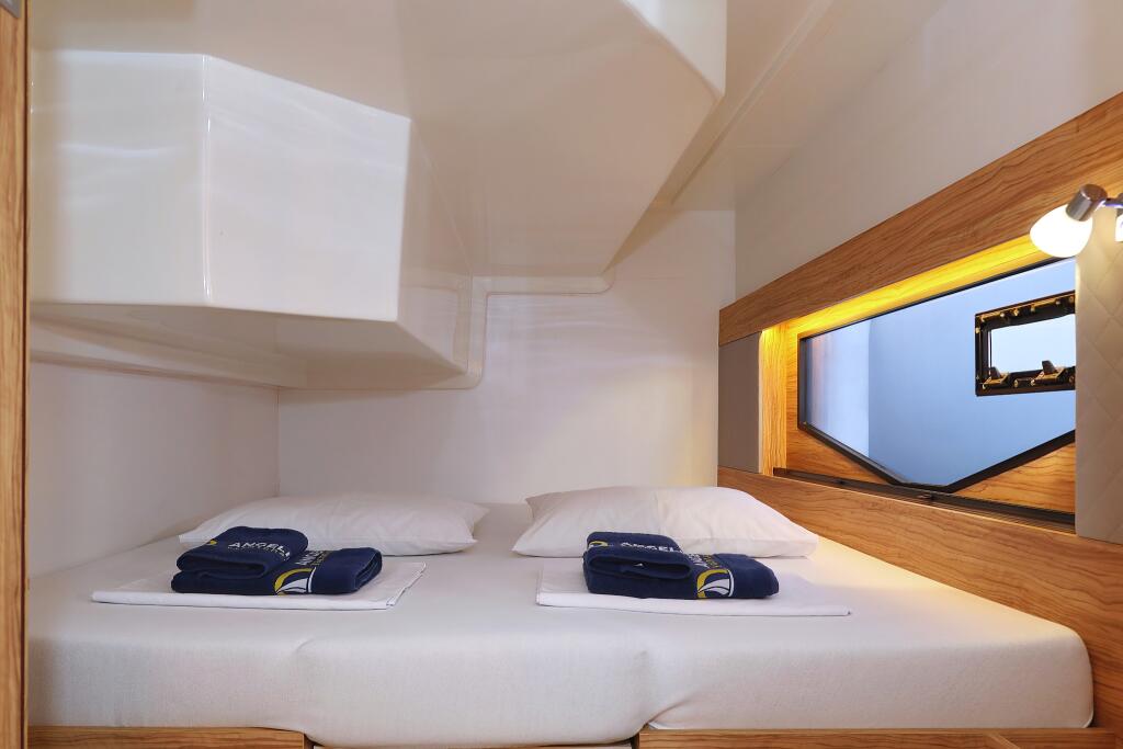 Motor yacht 