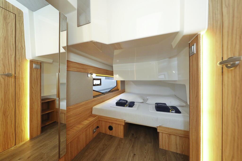 Motor yacht 