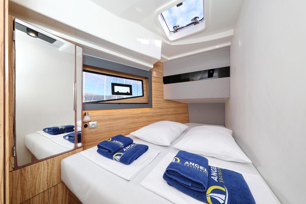 Motor yacht 