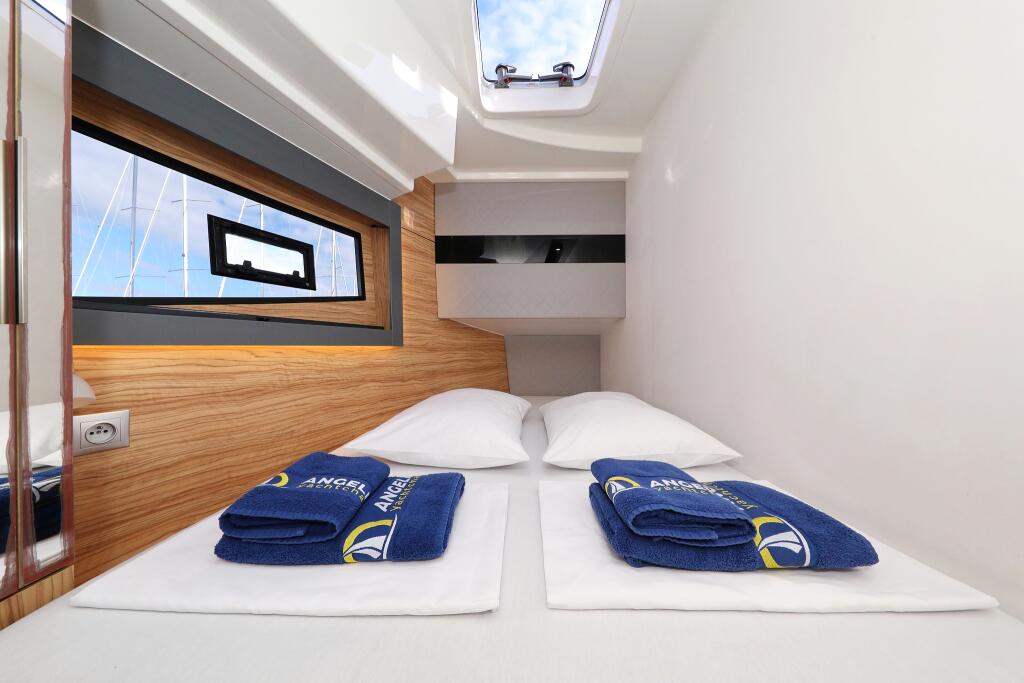Motor yacht 