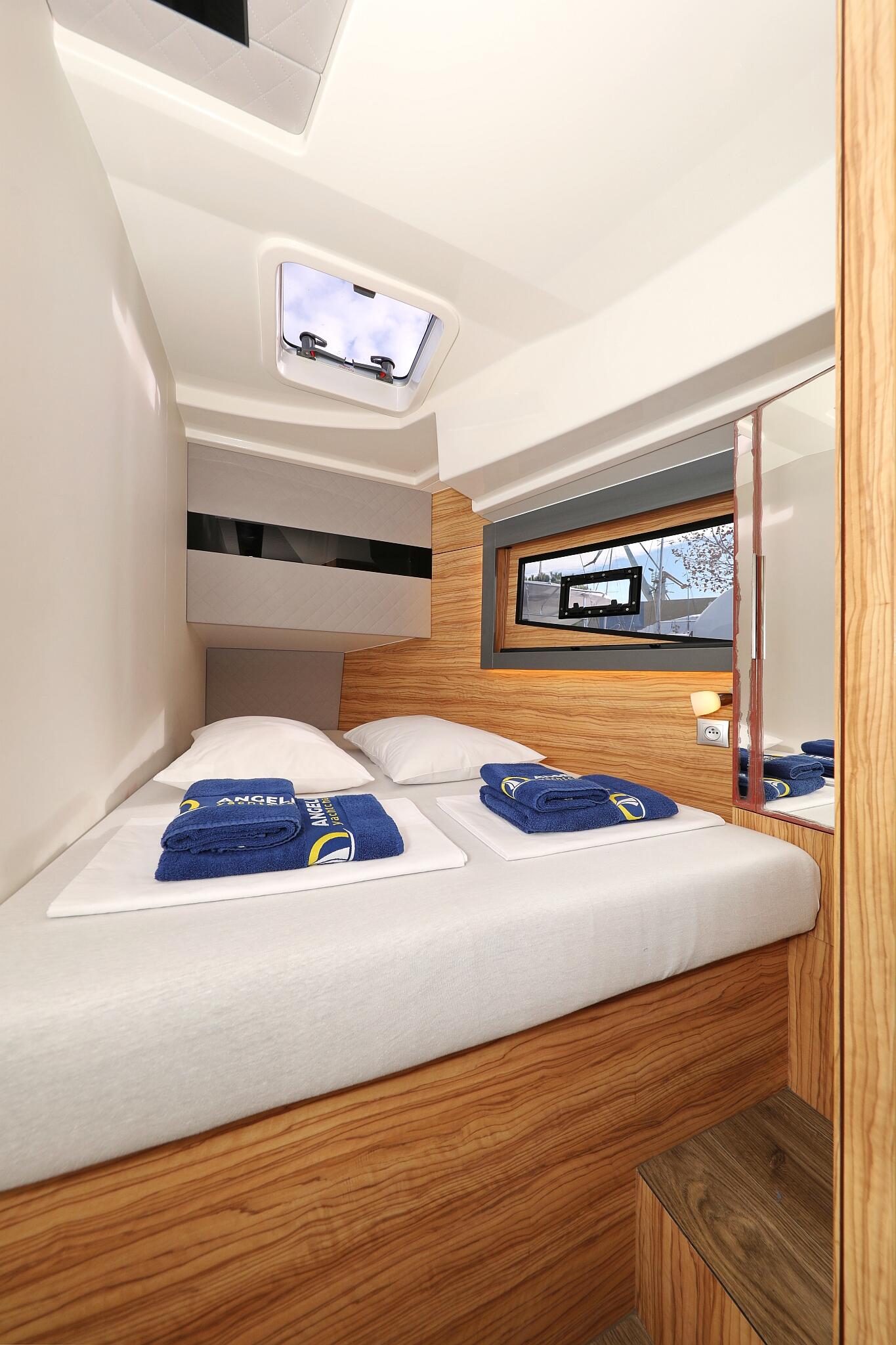 Motor yacht 