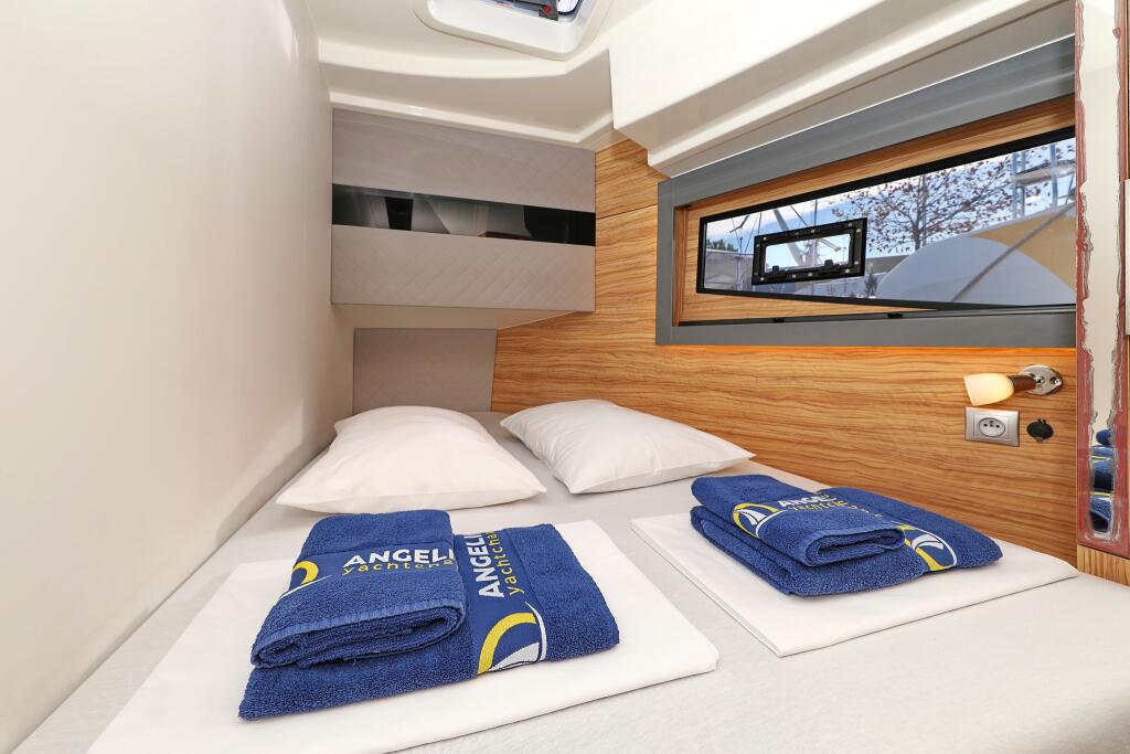 Motor yacht 