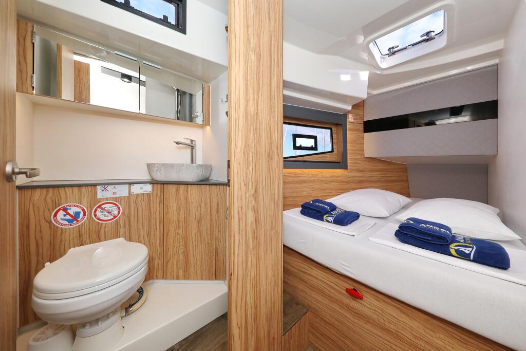 Motor yacht 