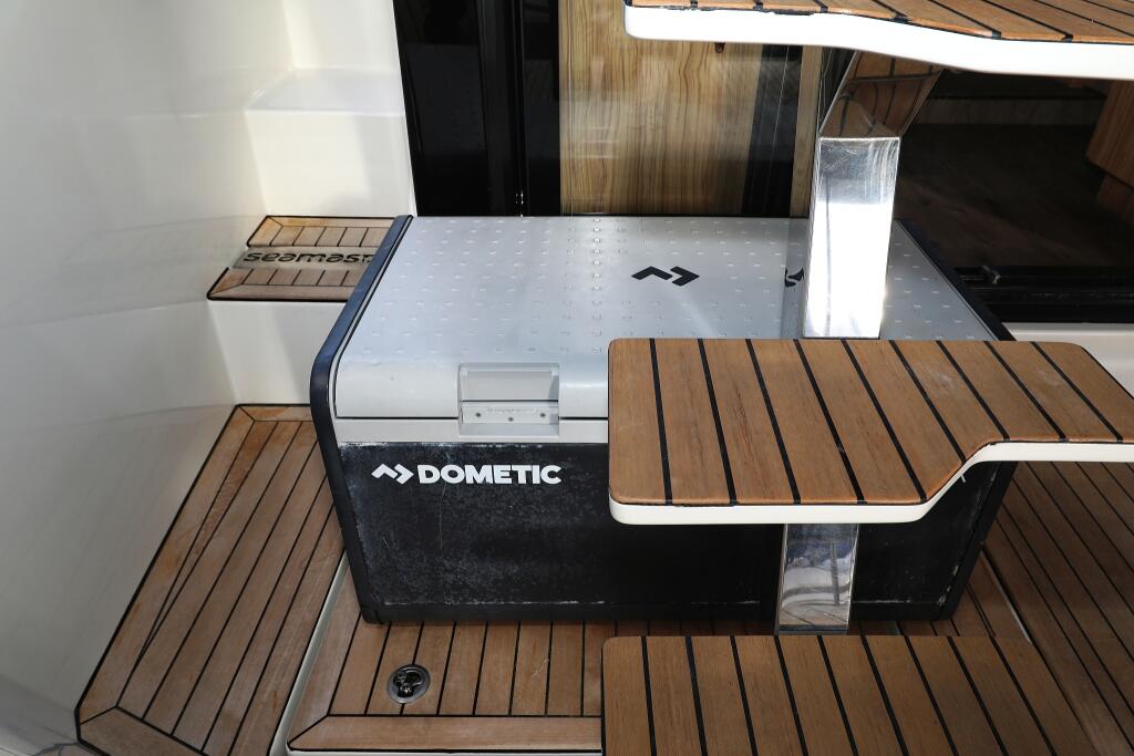 Motor yacht 