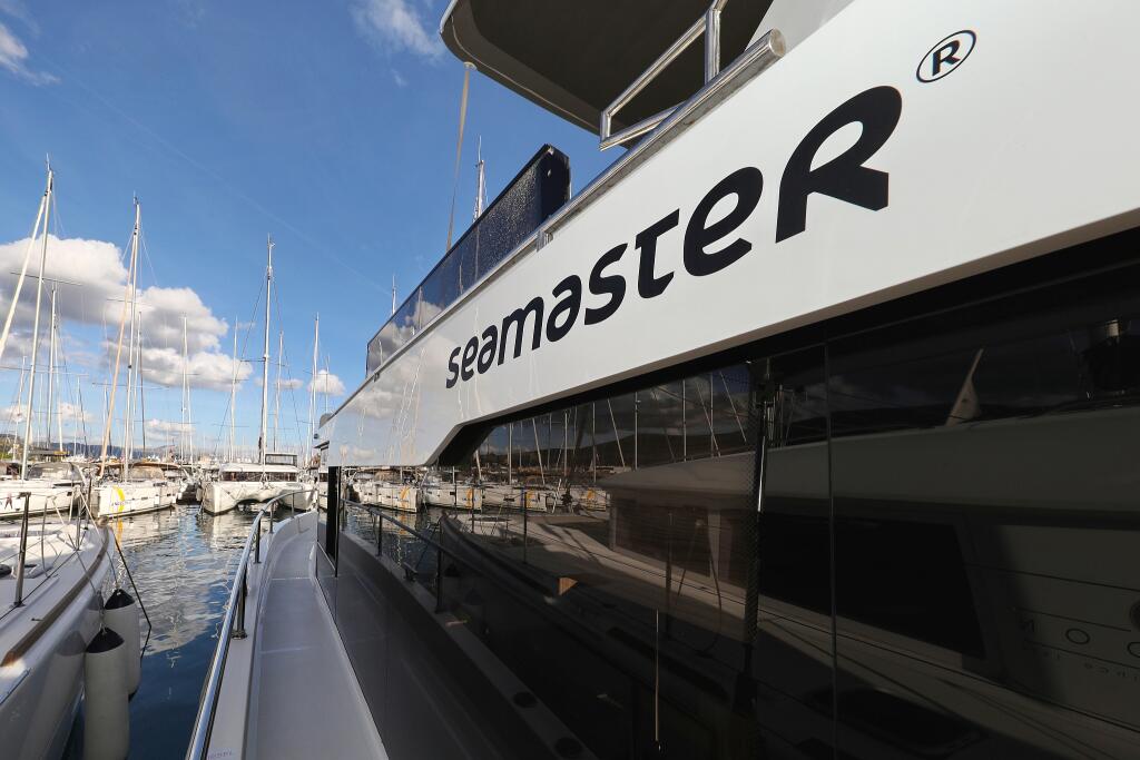 Motor yacht 
