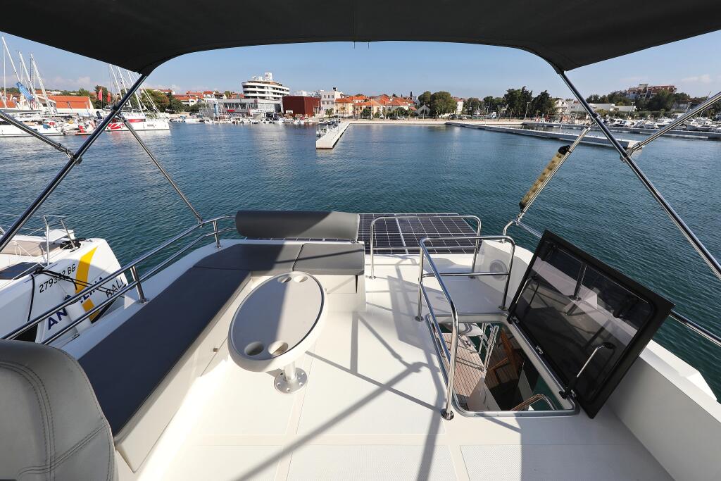 Motor yacht 