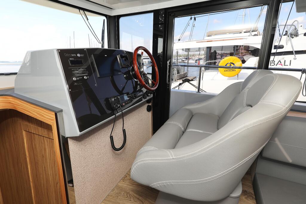 Motor yacht 