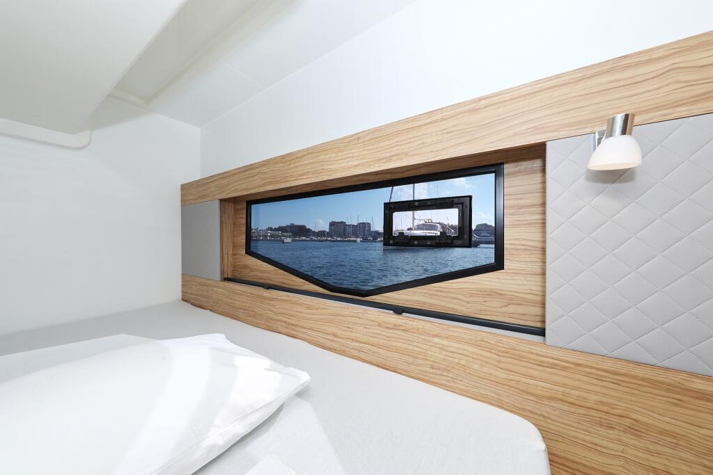 Motor yacht 