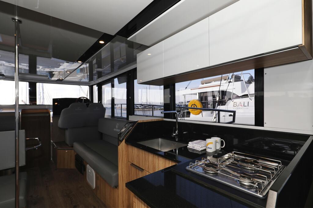 Motor yacht 