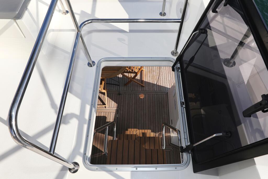Motor yacht 