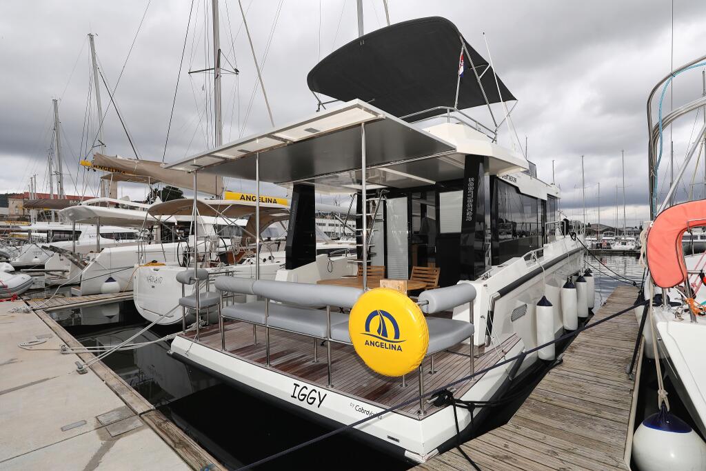 Motor yacht 