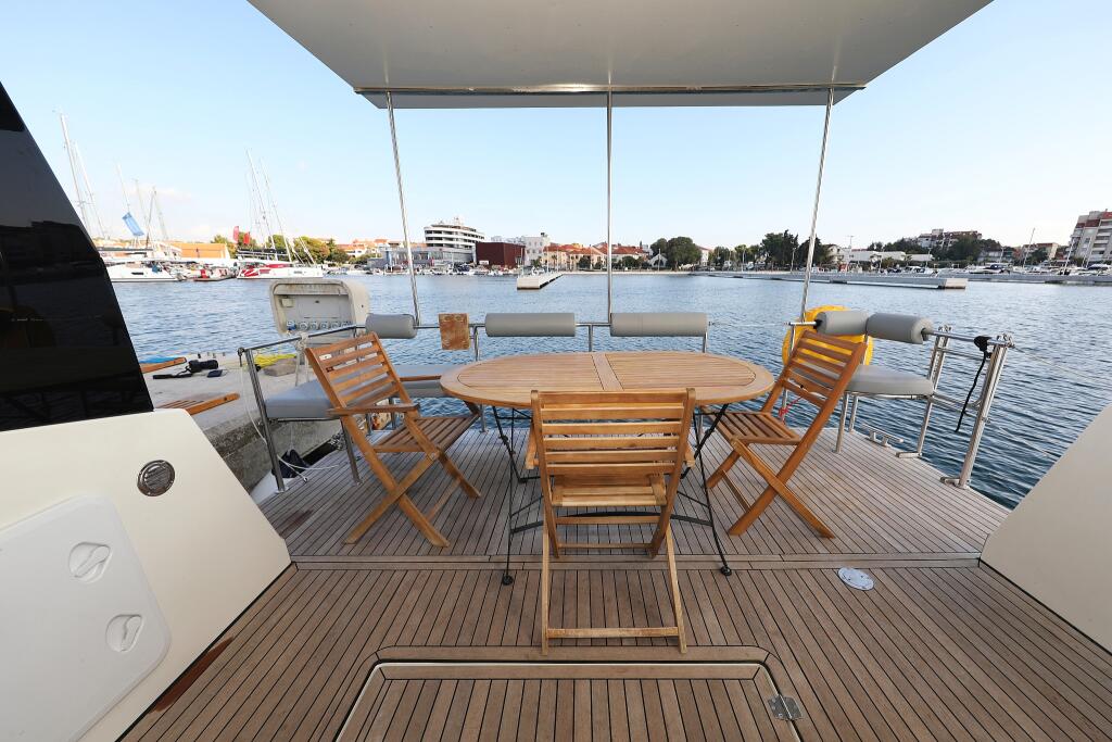 Motor yacht 