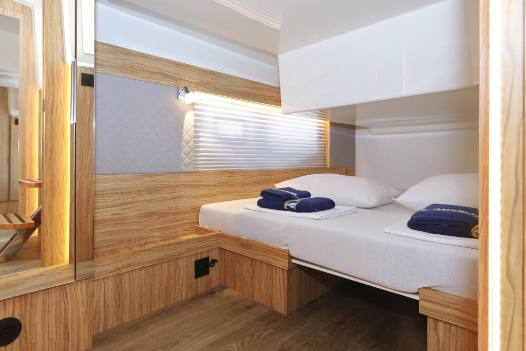Motor yacht 