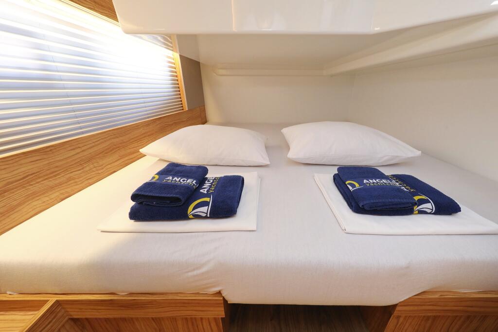 Motor yacht 