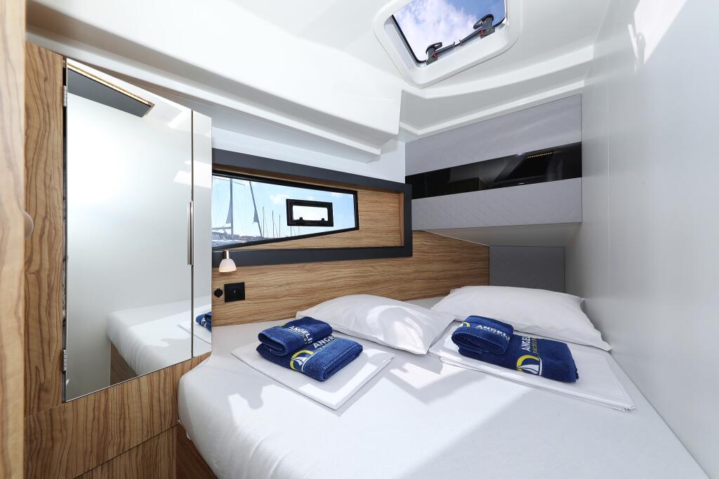 Motor yacht 