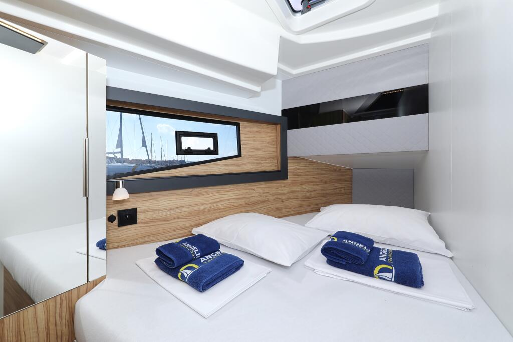 Motor yacht 