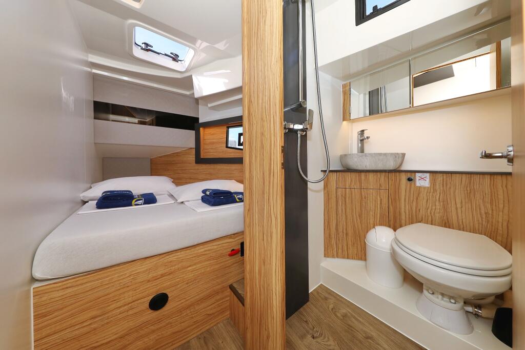 Motor yacht 
