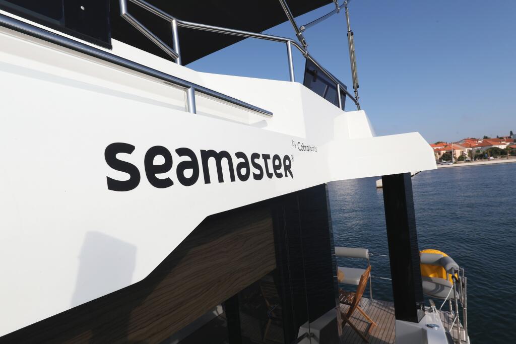Motor yacht 