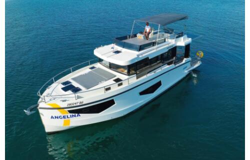 Motor yacht 