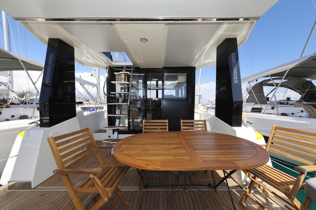 Motor yacht 