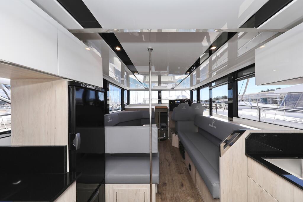 Motor yacht 