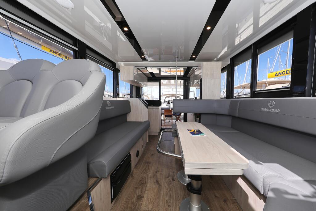Motor yacht 