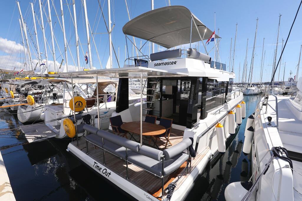 Motor yacht 