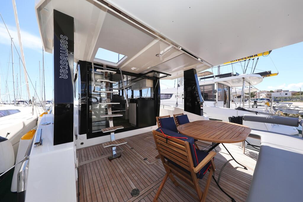 Motor yacht 