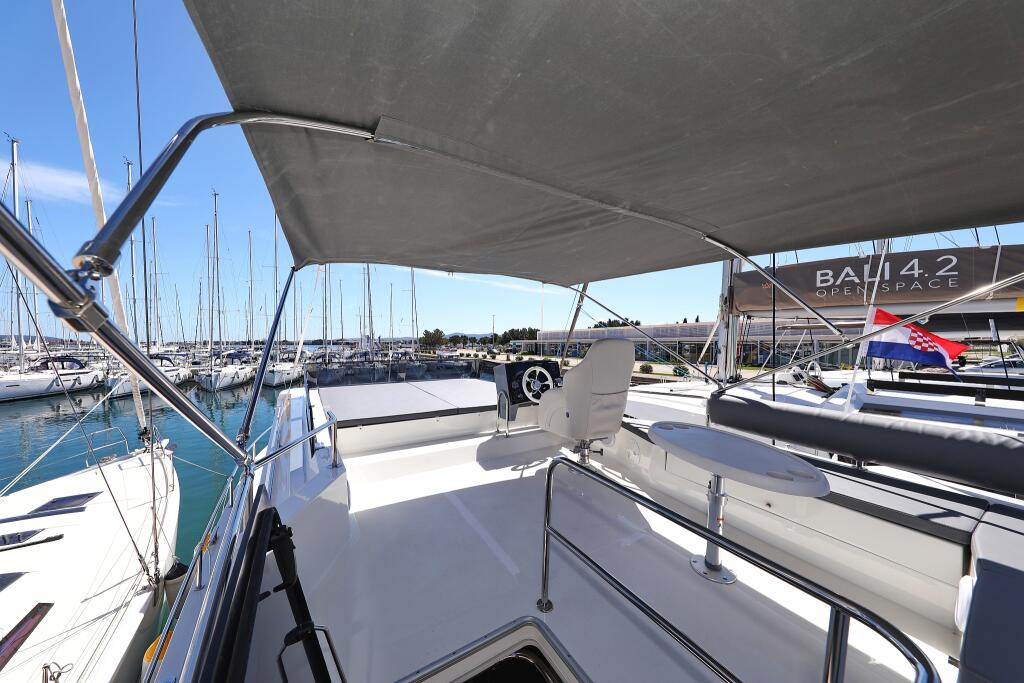 Motor yacht 