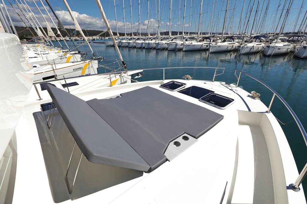 Motor yacht 