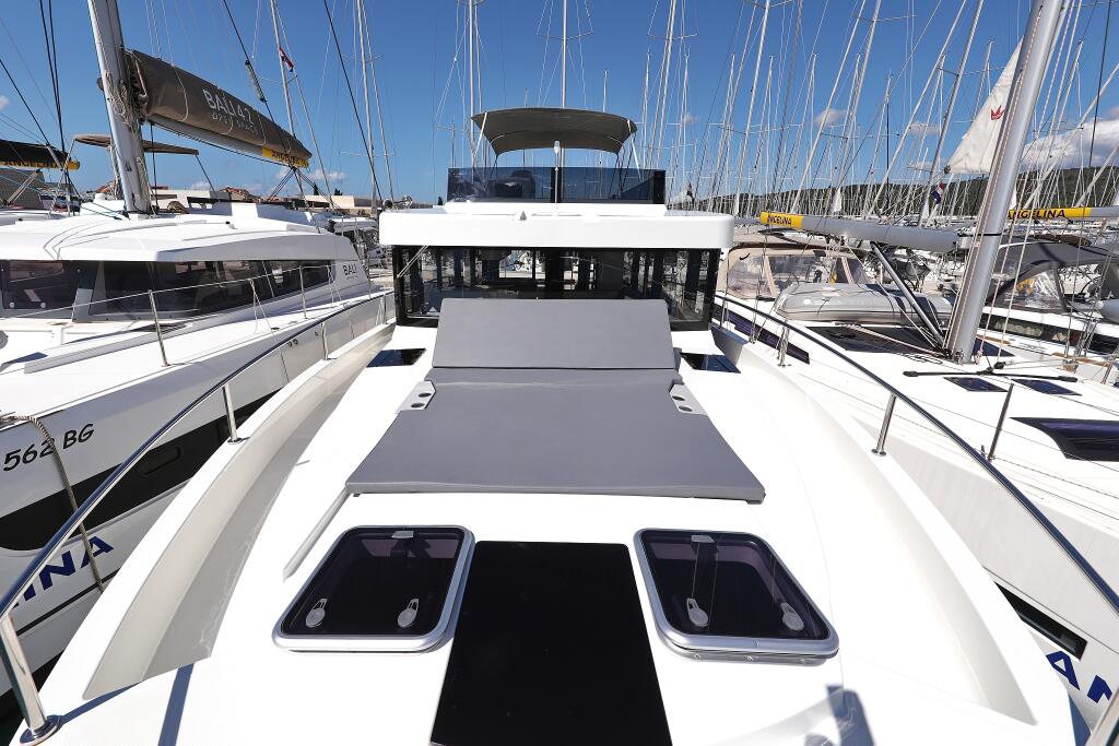 Motor yacht 