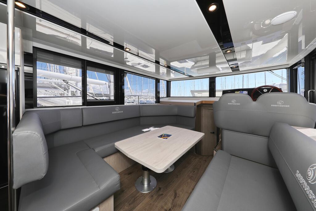 Motor yacht 