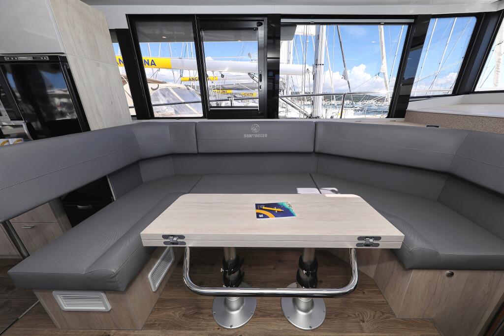 Motor yacht 