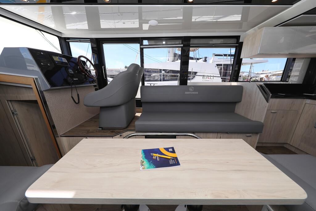 Motor yacht 