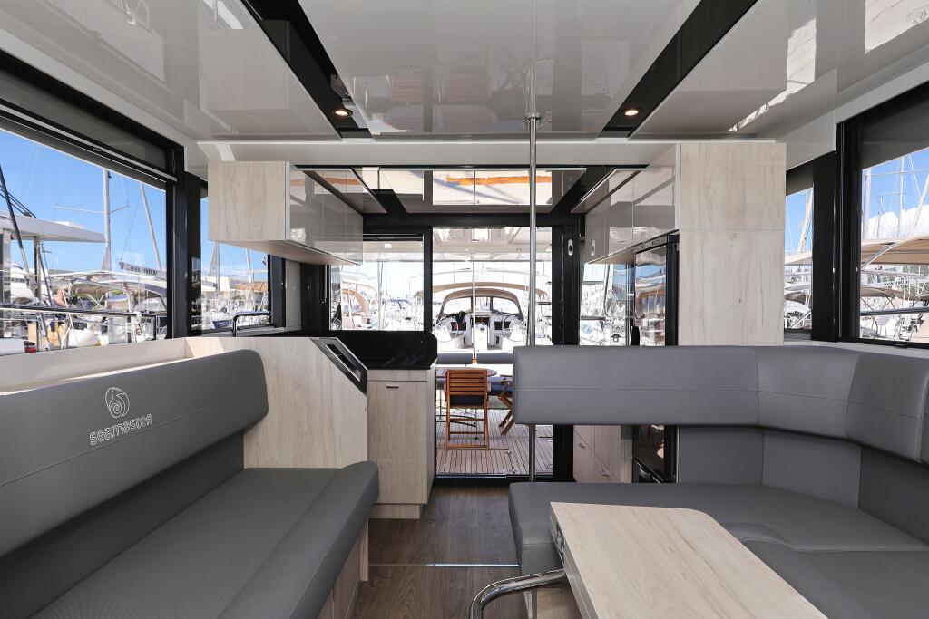 Motor yacht 
