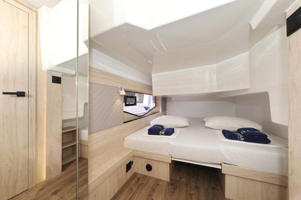 Motor yacht 