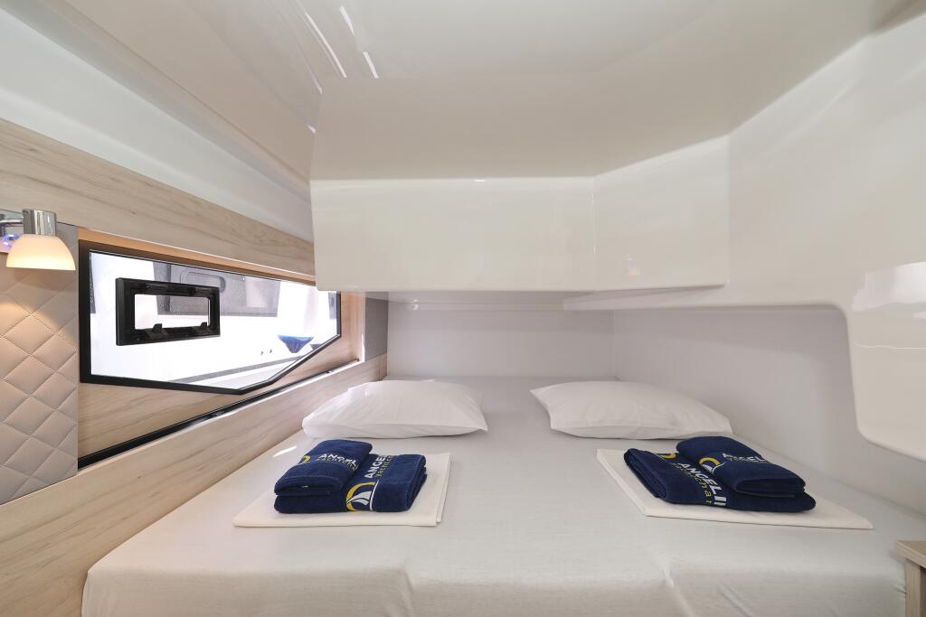 Motor yacht 