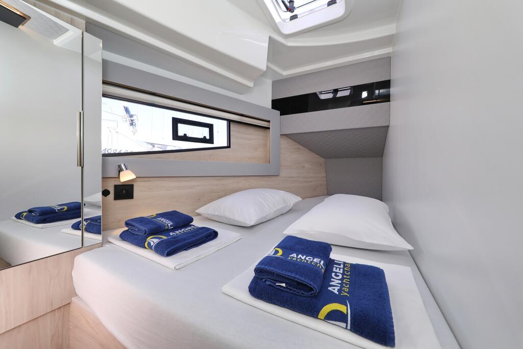 Motor yacht 