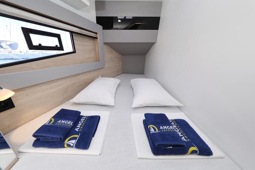 Motor yacht 