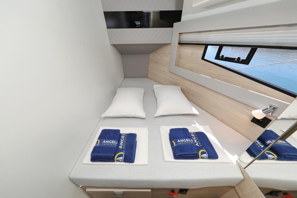 Motor yacht 