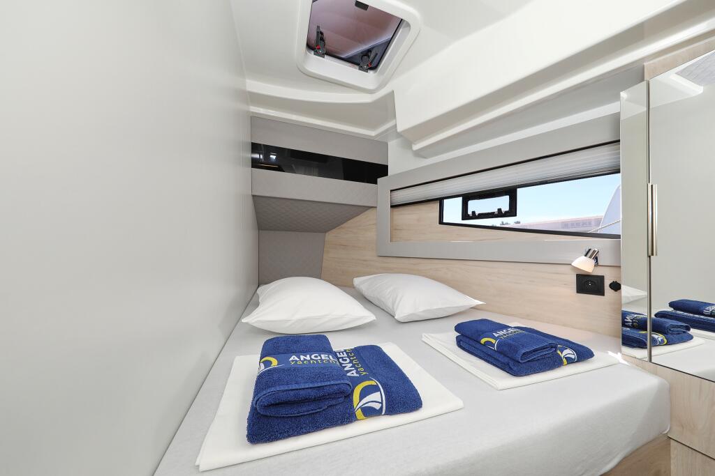 Motor yacht 