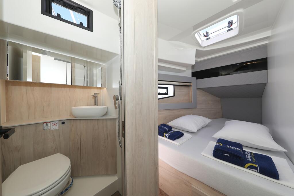 Motor yacht 
