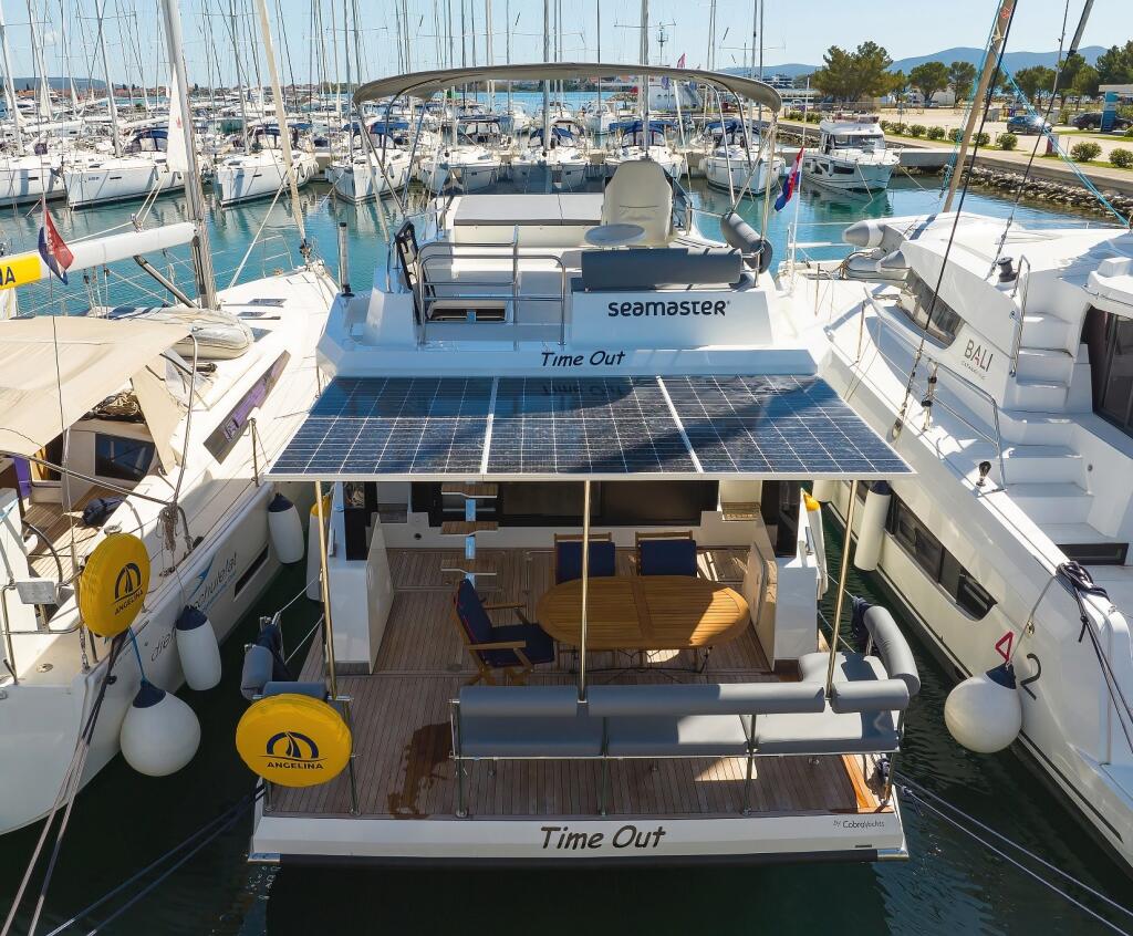 Motor yacht 