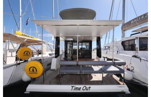 Motor yacht 