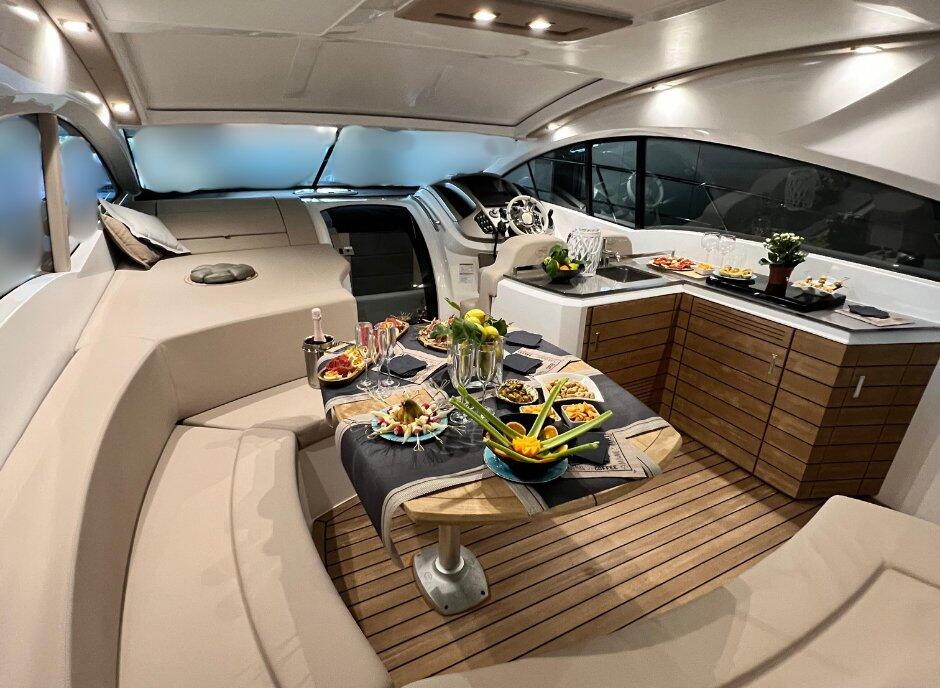Motoryacht 