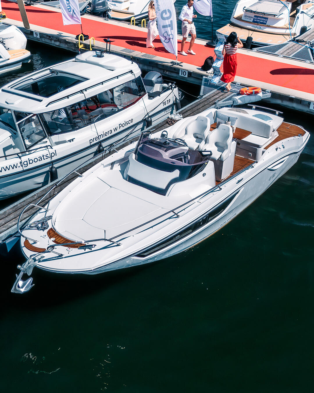Motor boat 