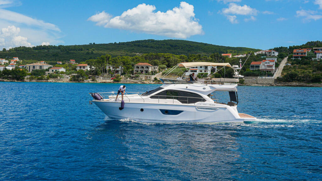 Motoryacht 